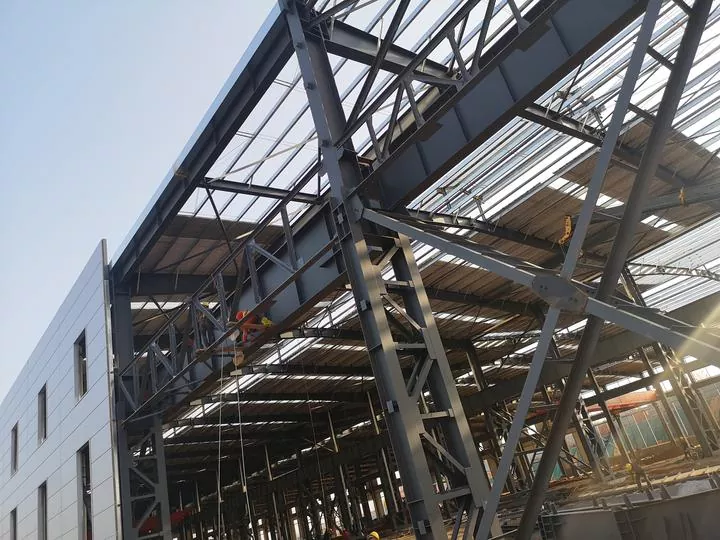 8 Išplėstiniai techniniai klausimai apie plieno konstrukcijų projektavimą ir gedimų analizę