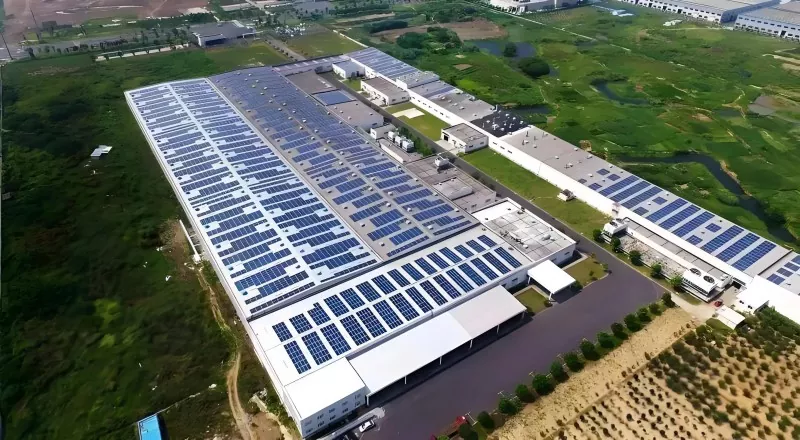 PV integruota sandėlio plieno konstrukcija