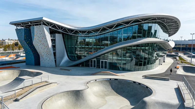 Plieninės konstrukcijos visapusiškas ekstremalaus sporto centras