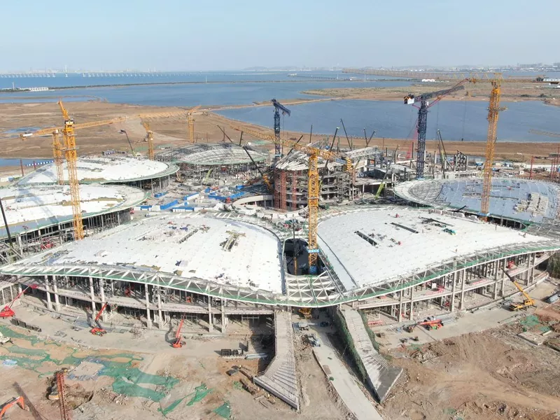 Modulinių plieninių konstrukcijų parodų salė